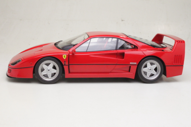Ferrari F40 1987, punainen