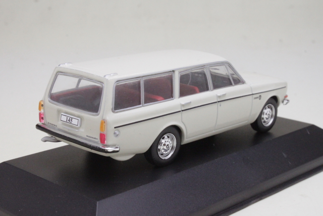 Volvo 145 Estate, valkoinen
