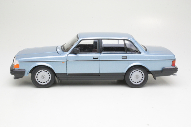 Volvo 240GL 1986, blue