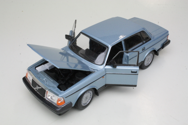 Volvo 240GL 1986, blue