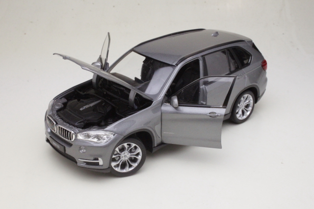 BMW X5 (F15) 2015, harmaa