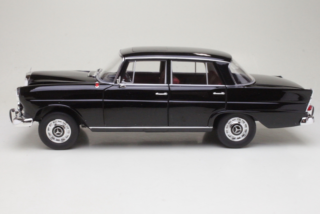Mercedes 190D (W110) 1964, musta