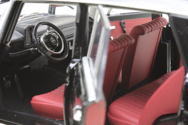 Mercedes 190D (W110) 1964, musta