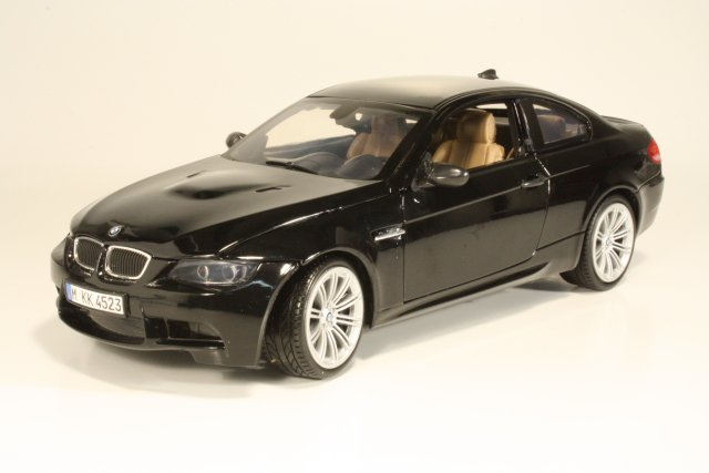 BMW M3 2008, musta
