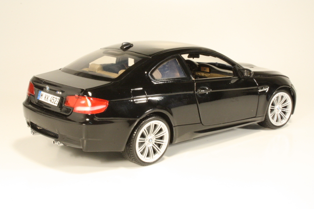 BMW M3 2008, musta