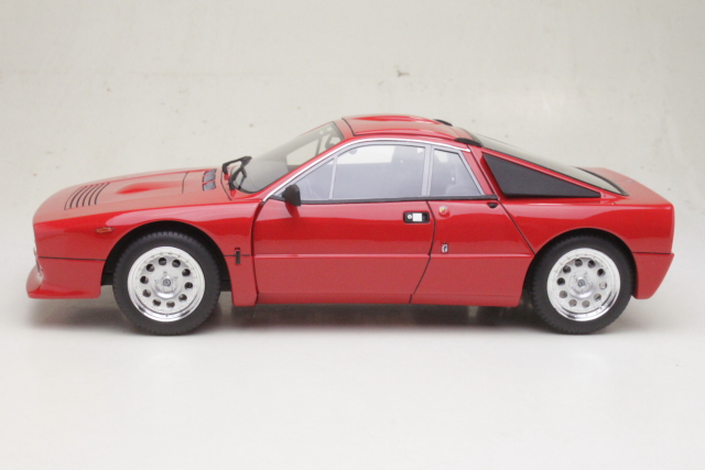 Lancia 037 Rally Stradale 1982, punainen