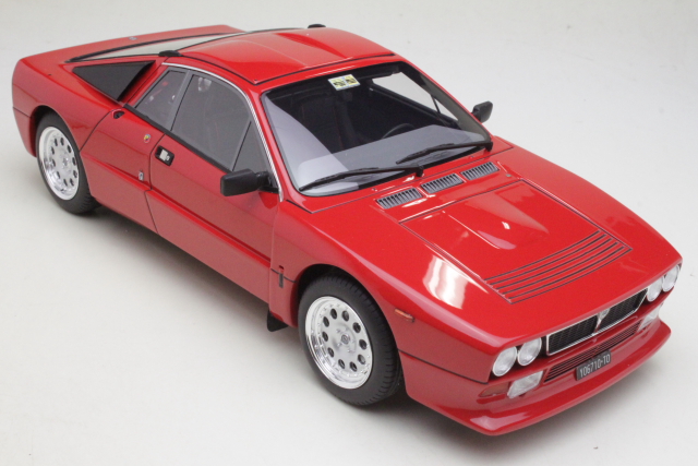 Lancia 037 Rally Stradale 1982, punainen