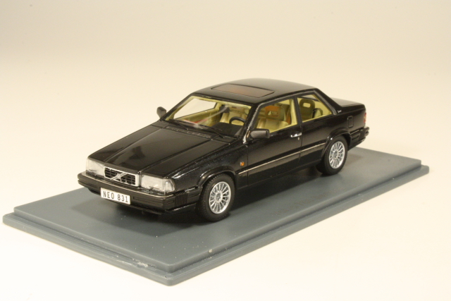 Volvo 780 Bertone 1988, musta