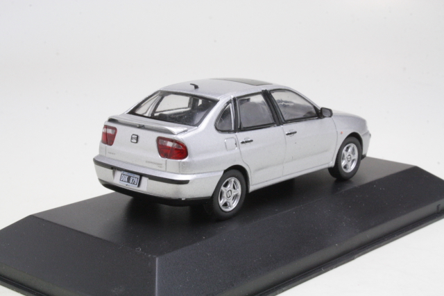 Seat Cordoba 2000, hopea