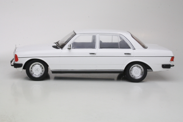 Mercedes 230E (w123) 1980, valkoinen