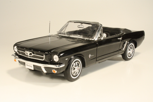 Ford Mustang Convertible 1964, musta