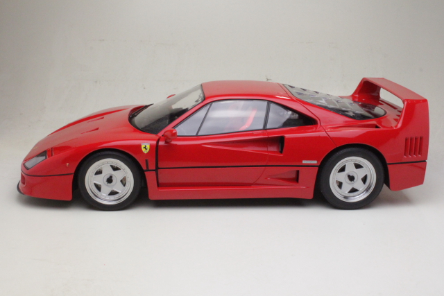 Ferrari F40 1987, punainen