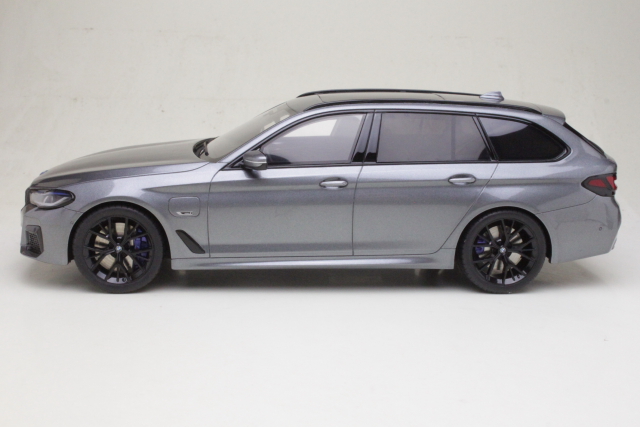 BMW 530E Xdrive M Sport Touring 2023, harmaa