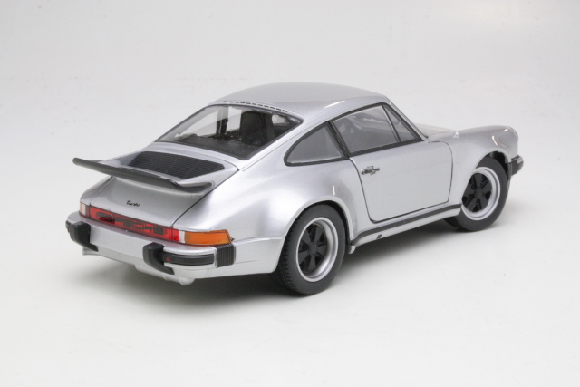 Porsche 911 Turbo 1974, silver