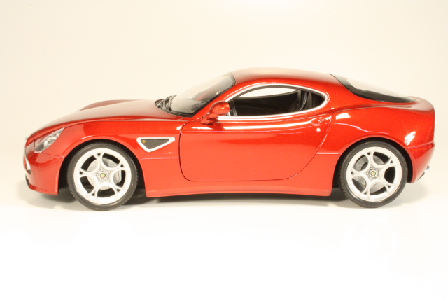 Alfa Romeo 8C Competizione 2007, punainen