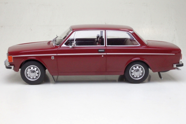 Volvo 142 1973, dark red