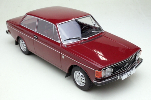 Volvo 142 1973, dark red
