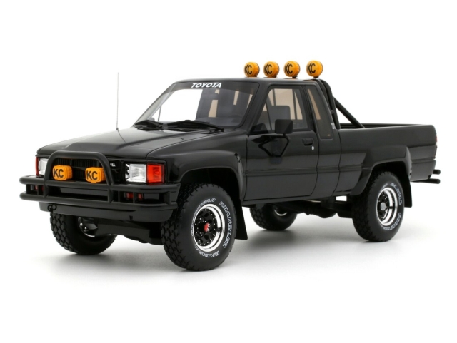 Toyota Hilux SR5 1985, musta