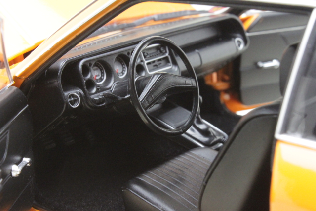 Ford Granada 2.3L V6 GT Coupe 1975, oranssi/musta