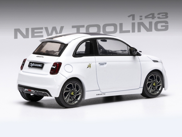 Fiat 500e Abarth 2024, valkoinen