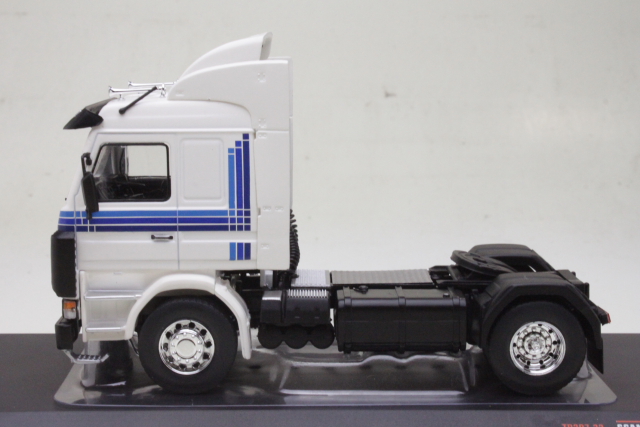 Scania 143M 1987, white/blue