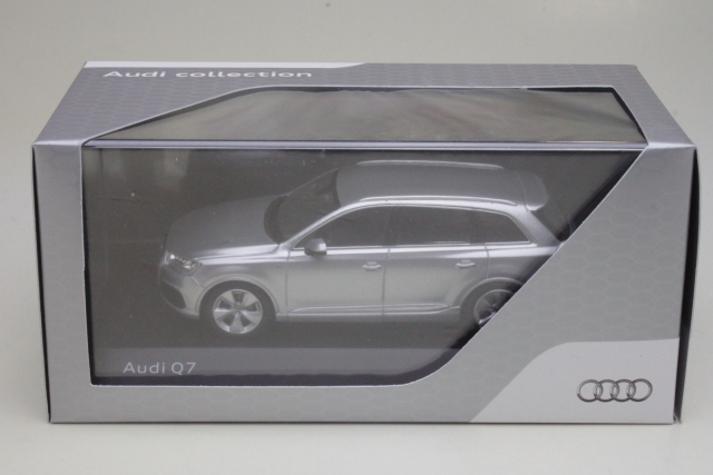 Audi Q7 SUV 2015, silver
