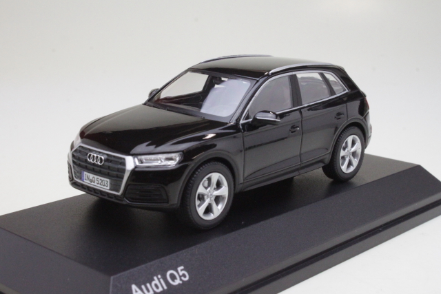 Audi Q5 2017, musta