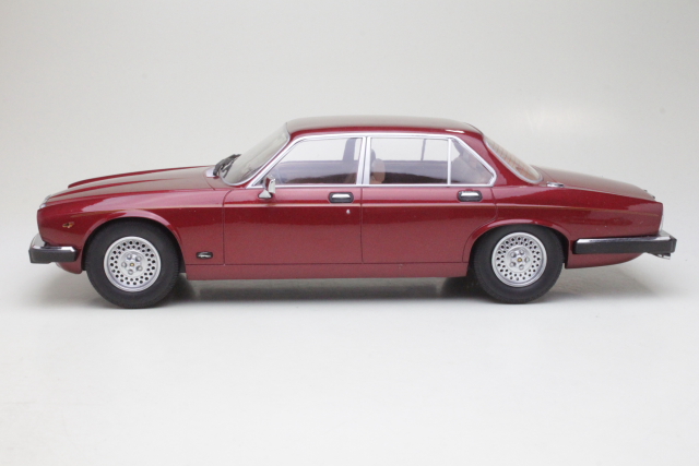 Jaguar XJ Series III 1979, tummanpunainen