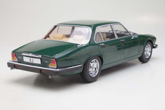 Jaguar XJ Series III 1979, tummanvihreä