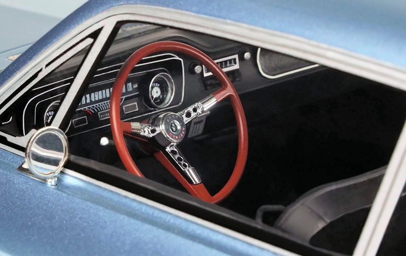Ford Mustang 1965, vaaleansininen