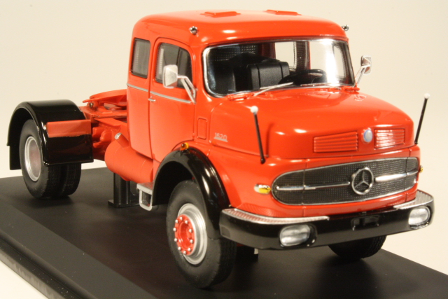 Mercedes LS1620 rekan vetäjä, punainen