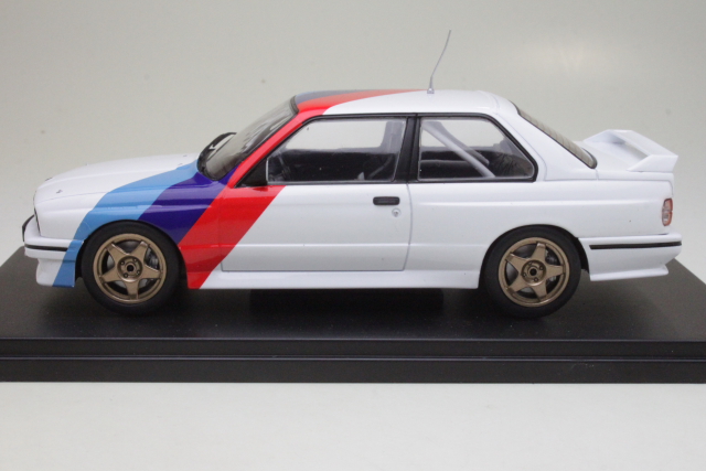 BMW M3 (e30) 1989, white