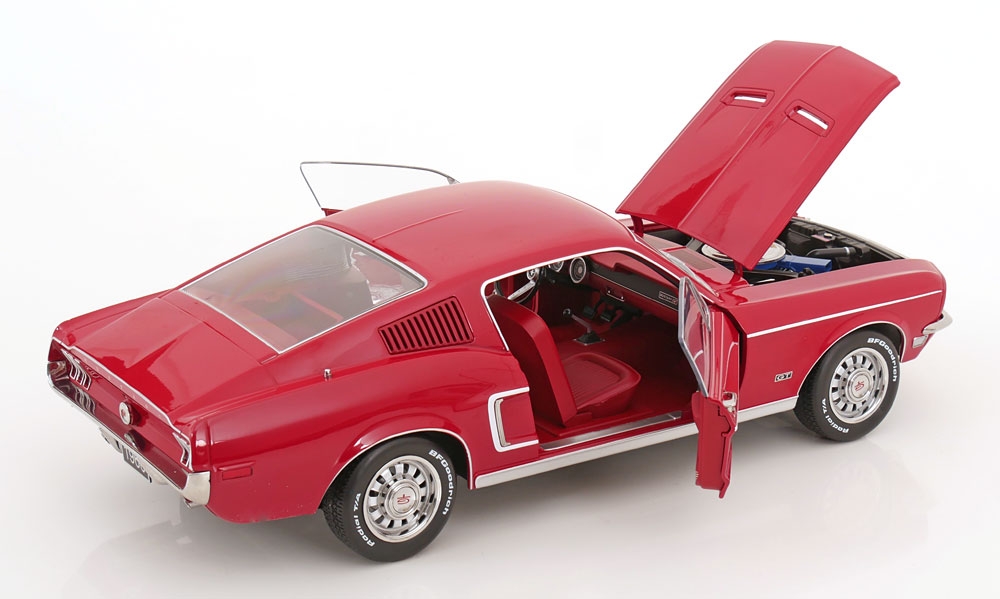 Ford Mustang GT Fastback 1968, punainen/valkoinen