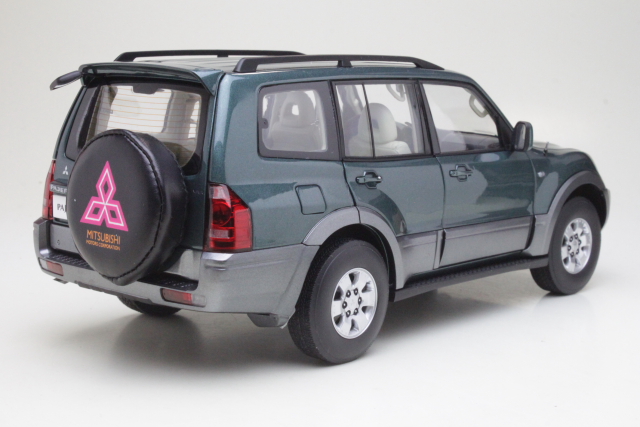 Mitsubishi Pajero V73, green