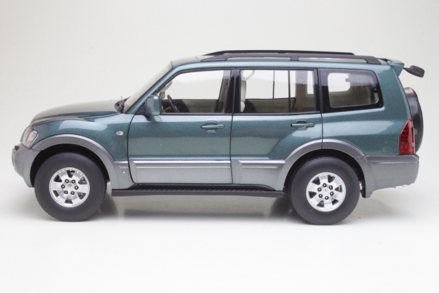 Mitsubishi Pajero V73, green