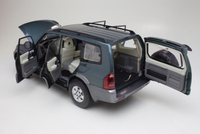 Mitsubishi Pajero V73, green