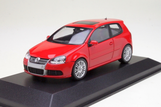 VW Golf 5 R32 2005, punainen