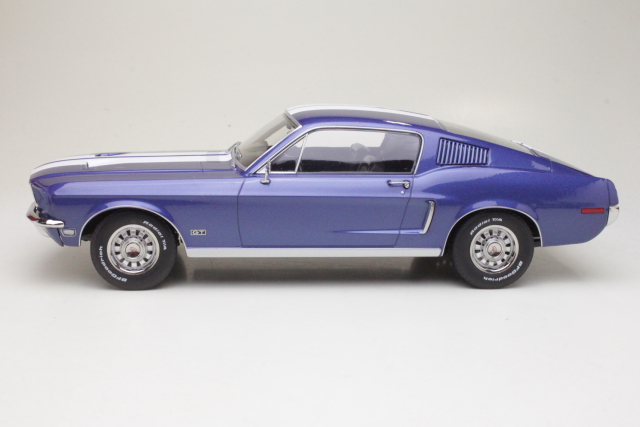 Ford Mustang GT Fastback 1968, sininen/valkoinen