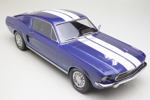 Ford Mustang GT Fastback 1968, sininen/valkoinen