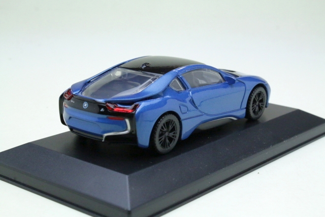 BMW i8 2015, sininen
