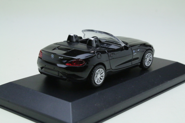 BMW Z4 2018, musta