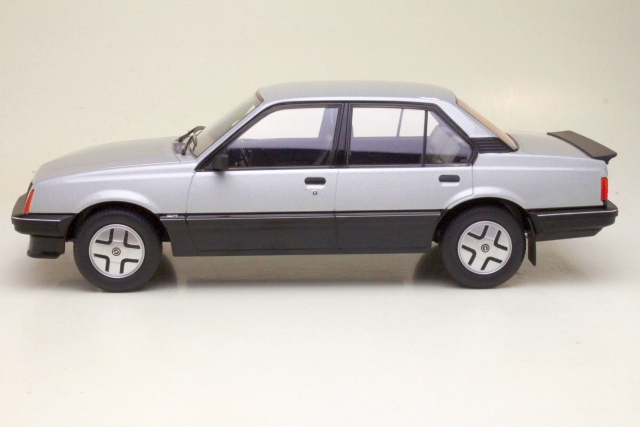 Opel Ascona C SR 1981, hopea