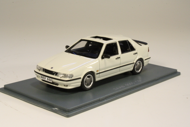 Saab 9000 CS Aero 1995, valkoinen