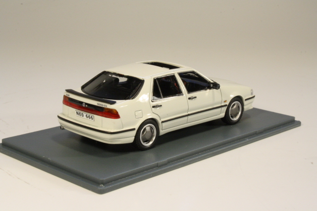 Saab 9000 CS Aero 1995, valkoinen