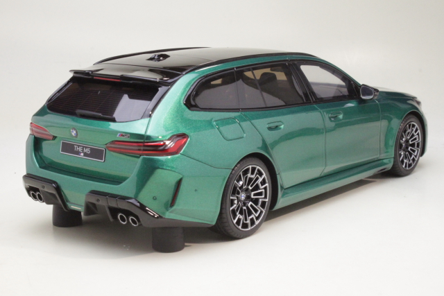 BMW M5 (G91) Touring 2024, green