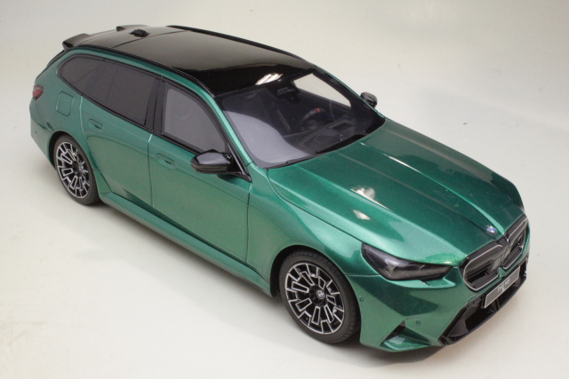 BMW M5 (G91) Touring 2024, green