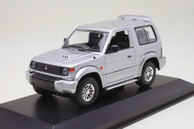 Mitsubishi Pajero 1991, silver