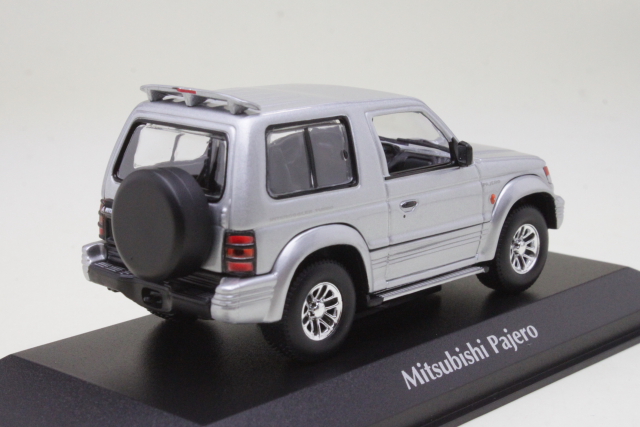 Mitsubishi Pajero 1991, silver