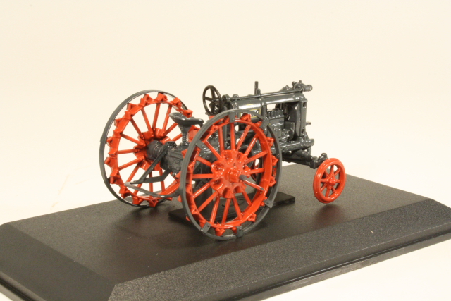 Mc Cormick- Deering Farmall F12 1935, tummanharmaa