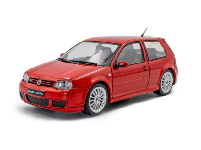 VW Golf 4 R32 2003, punainen